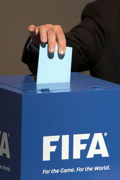 فدراسیون فوتبال در انتخابات فیفا طرف چه کسی‌ را می‌گیرد؟