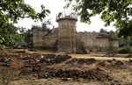 ساخت قلعه به سبک قرن۱۳  در فرانسه
