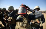 پلیس عراق با ماسک ضدگاز در موصل
