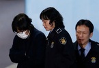 چوی سون سیل، دوست نزدیک رئیس‌جمهور کره جنوبی که به اتهام فساد سیاسی دستگیر شده