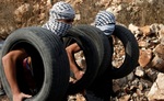 معترضان فلسطینی در اعتراض به سلب مالکیت زمین‌هایشان

