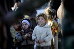 کودکان آواره عراقی در انتظار دریافت غذا


