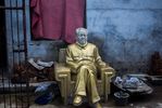 مجسمه مائو تسه تونگ در حیاط خلوت یک کارخانه که مخصوص خاطرات انقلاب فرهنگی است