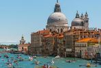 مسابقه قایق‌سواری غیررقابتی در ونیز، ایتالیا
