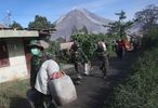 تخلیه روستا پس از فوران کوه آتشفشان سینابونگ؛ اندونزی